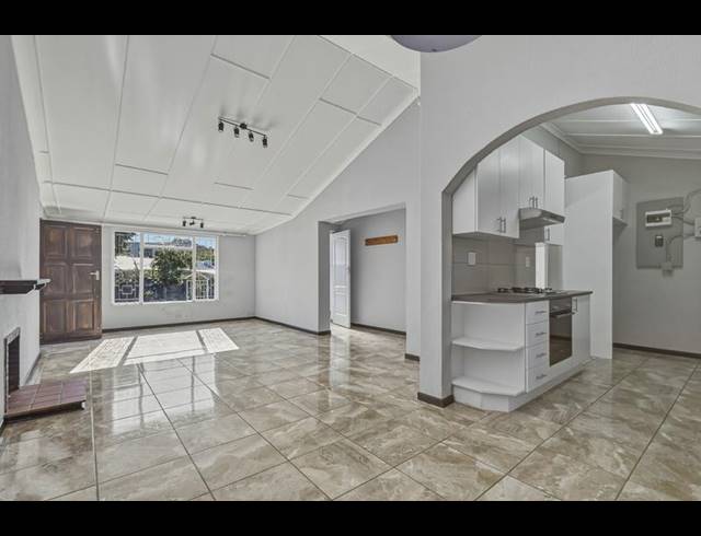 4 BEDROOM PROPERTY TO RENT IN LAKESIDE
